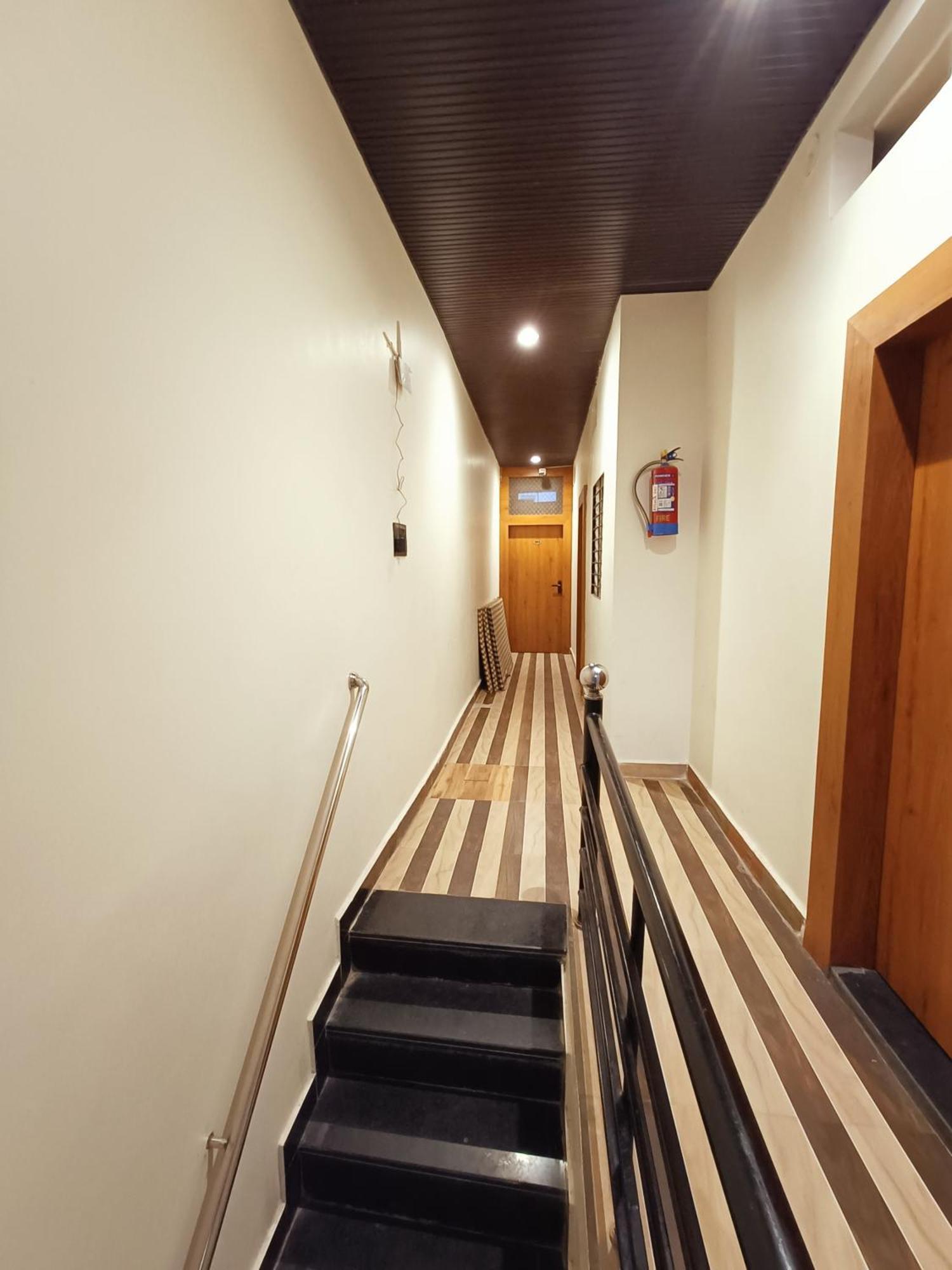 Hotel Shreem Удджайн Экстерьер фото