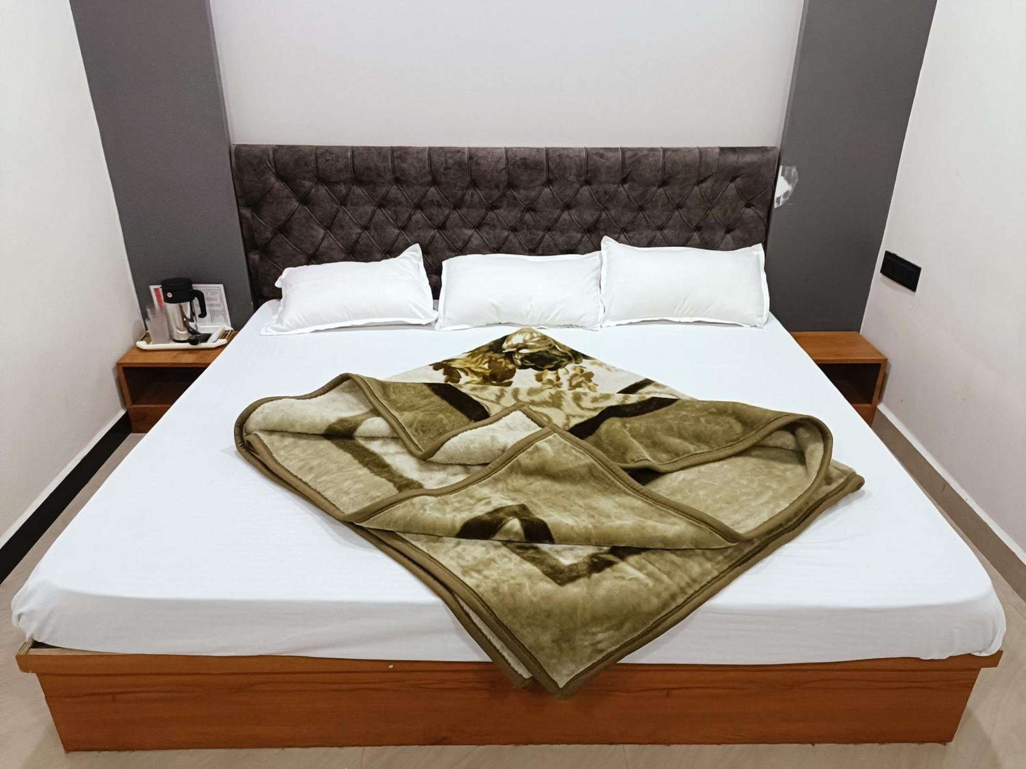 Hotel Shreem Удджайн Экстерьер фото