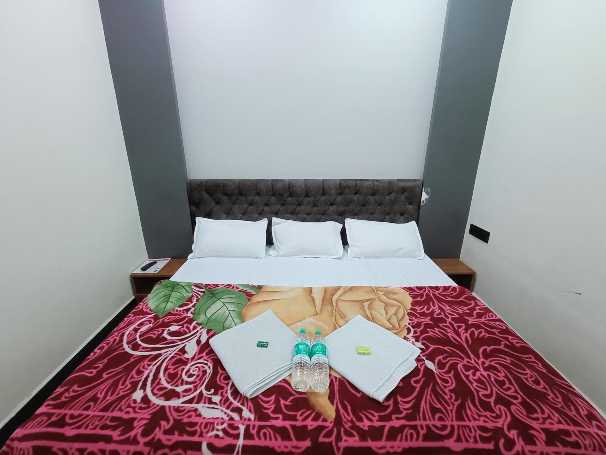 Hotel Shreem Удджайн Экстерьер фото