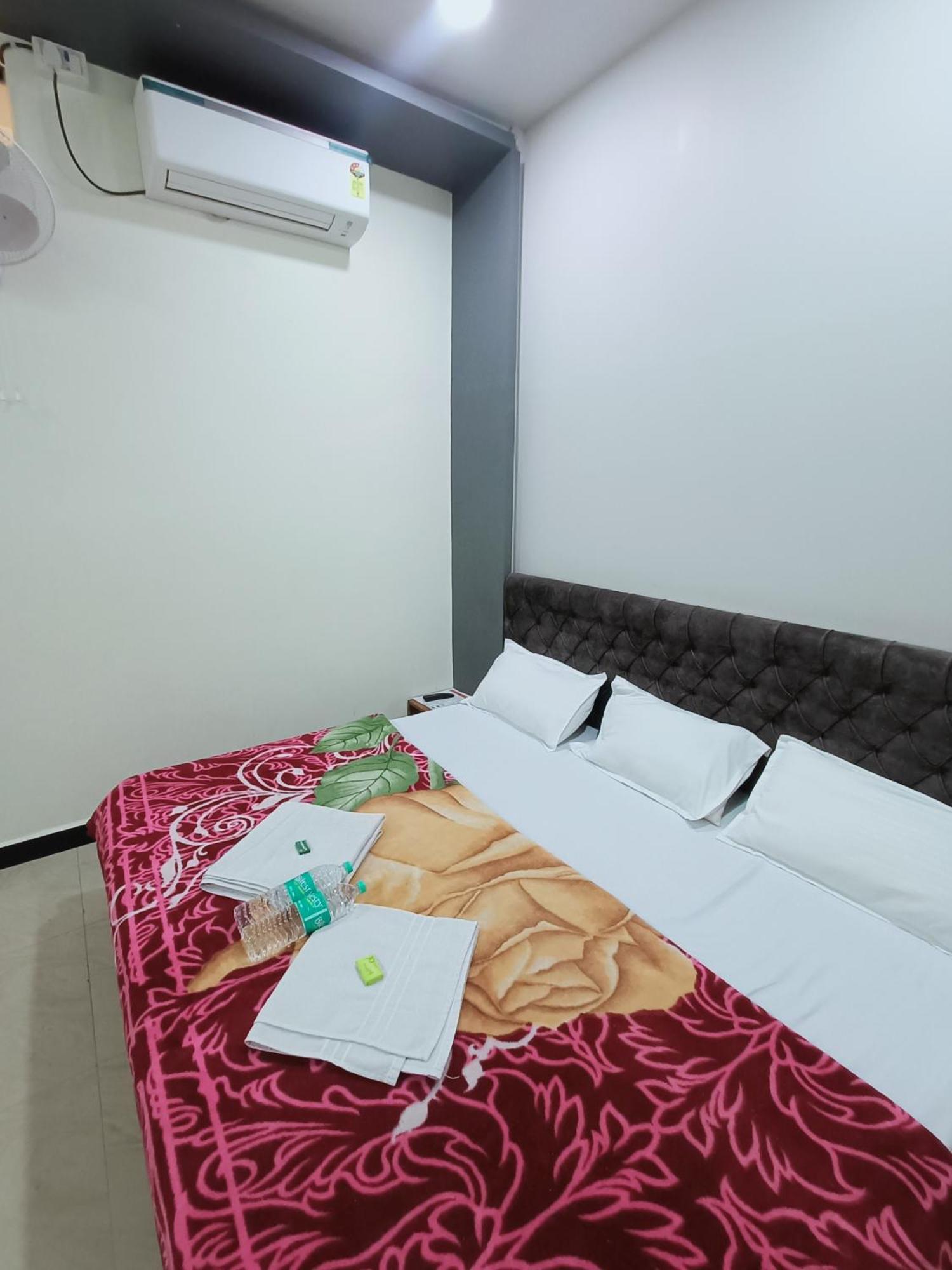 Hotel Shreem Удджайн Экстерьер фото